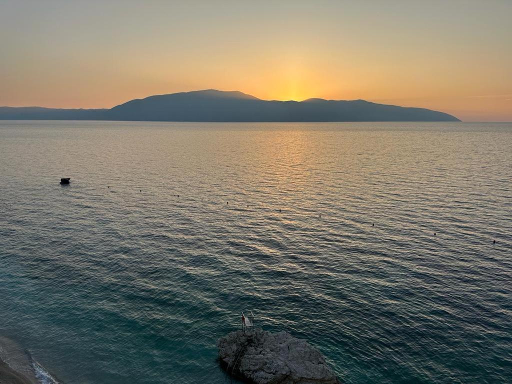 Beachfront With Hotel Facilities Vlorë Esterno foto